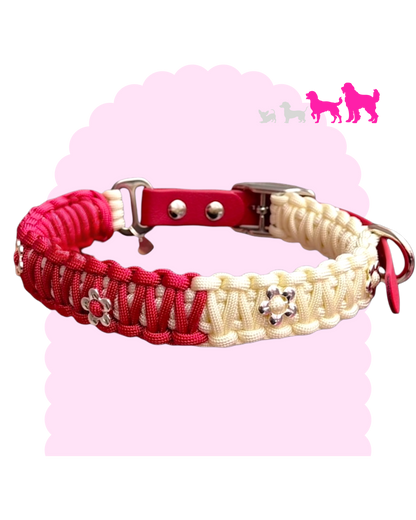 Collier pour chien moyen à grand en paracorde personnalisable avec breloques et fermeture métallique.